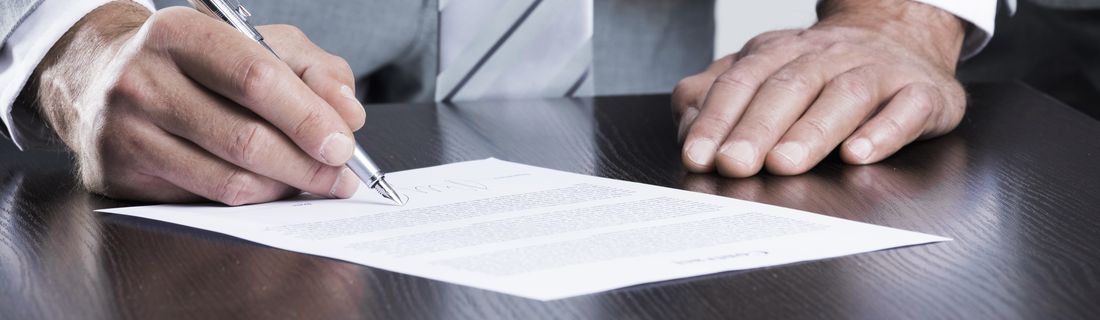 Solicitor signing certificate of incumbency for UK company